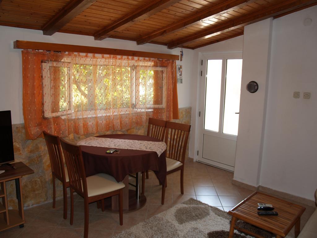 Apartments Pharia Jelsa  Room photo